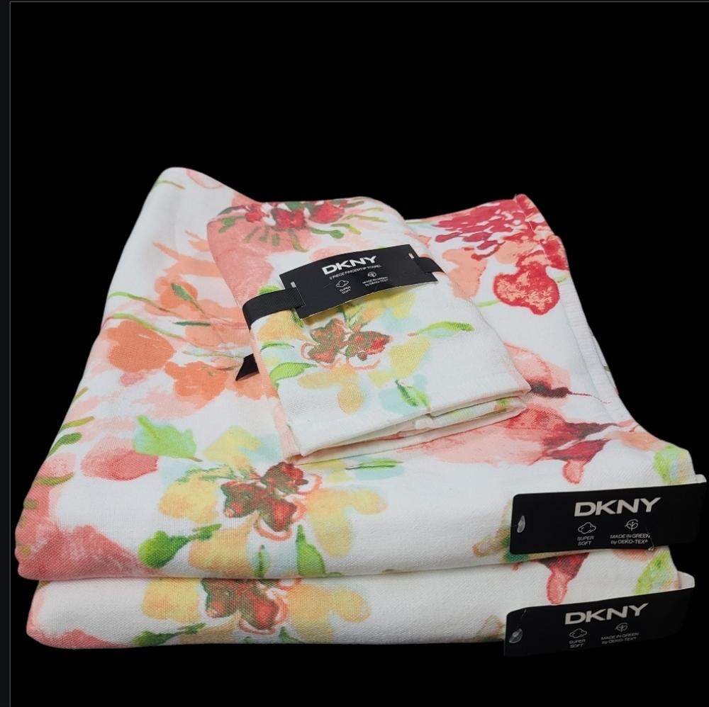 4 Piece DKNY Tropical Floral Watercolor Bath & Tip Towel Set New